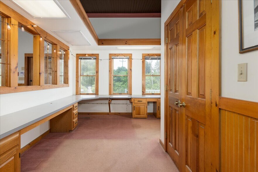 More Photos Of 1091 Jamison Rd, Elma Office For Sale