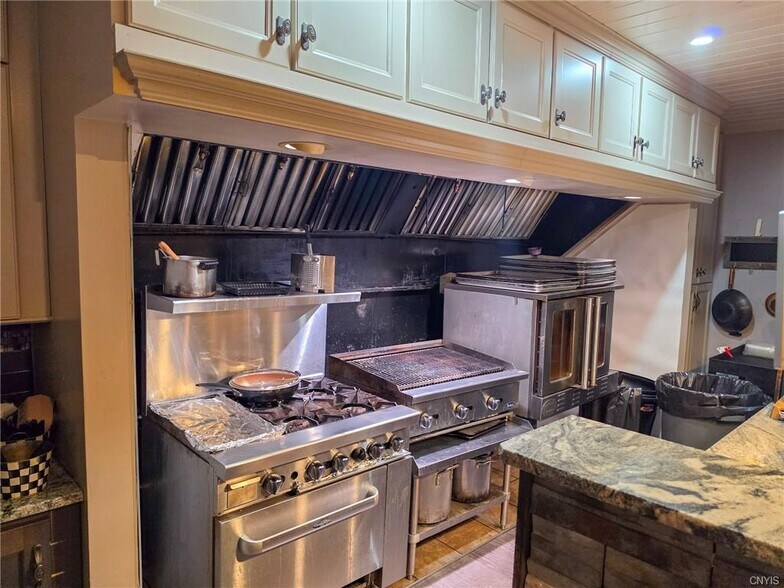 More Photos Of 6266 Lakeshore Rd, Verona Beach Restaurant For Sale