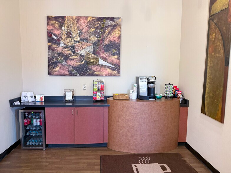 More Photos Of 9400 Holly Ave NE, Albuquerque Office For Lease
