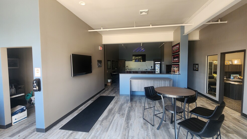 More Photos Of 1609 landmark Dr, Cottage Grove Unknown For Lease