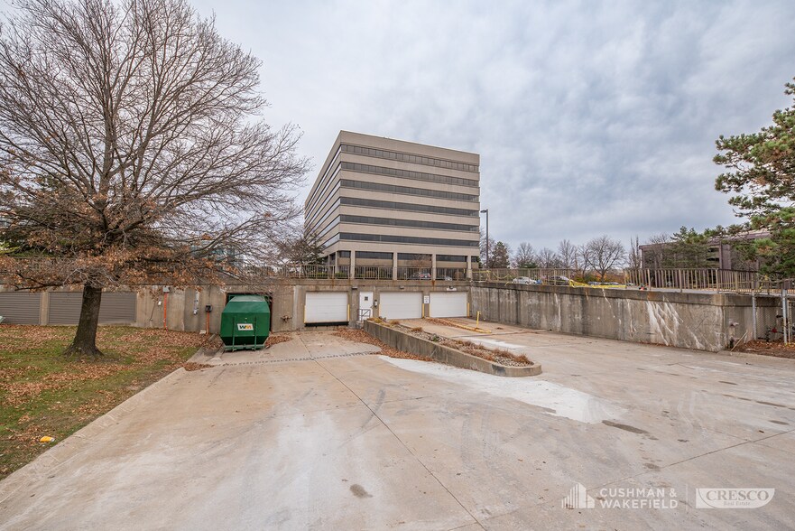 More Photos Of 23240 Chagrin Blvd, Beachwood Office For Lease
