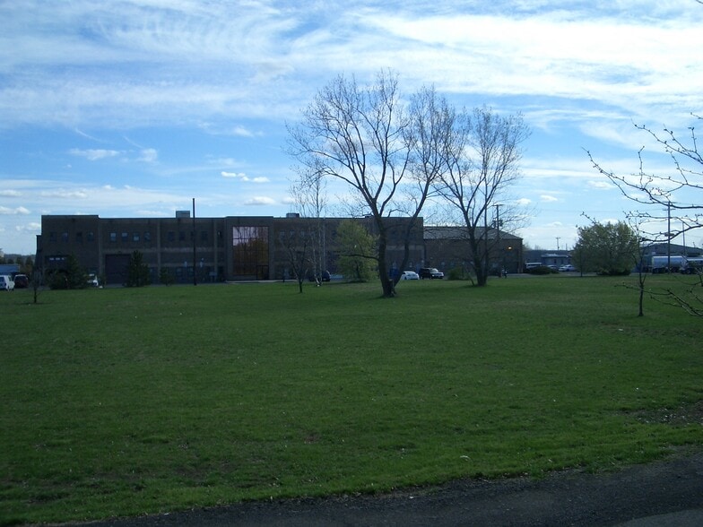 More Photos Of 900 Port Reading Ave, Port Reading Warehouse For Lease