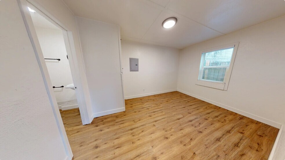 More Photos Of 2715 Twin View Blvd, Shasta Lake Multifamily For Sale