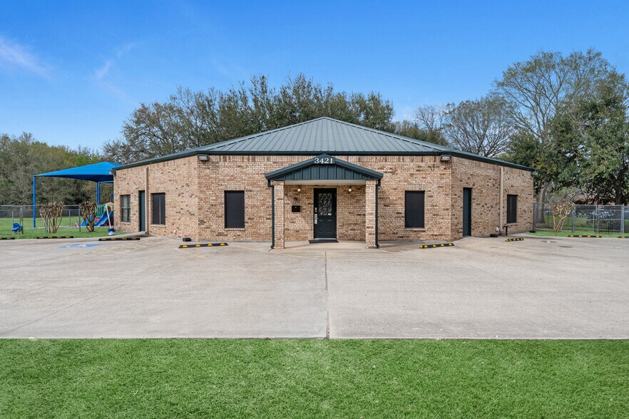 More Photos Of 3421 E Walnut St, Pearland Daycare Center For Sale