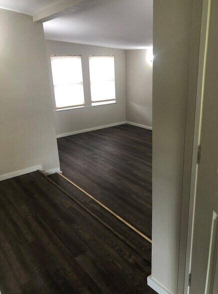 More Photos Of 2217 Hemphill St, Fort Worth Office For Sale