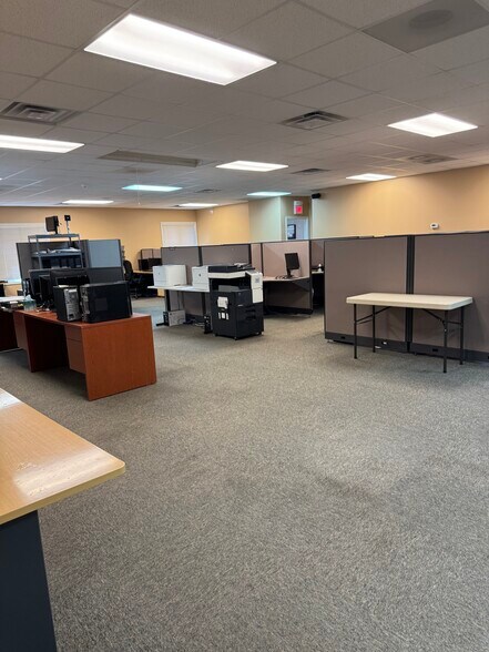 More Photos Of 136-148 Linden Dr, Winchester Medical For Sale