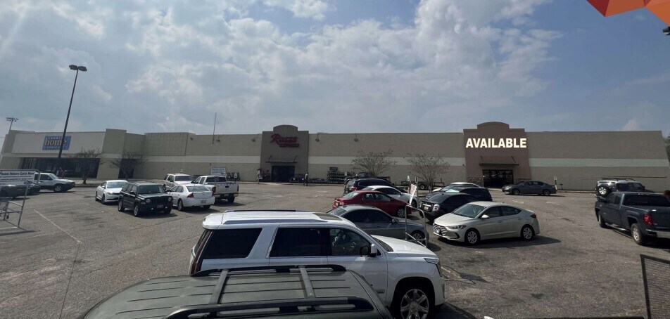 More Photos Of 2041 Douglas Ave, Brewton Supermarket For Lease