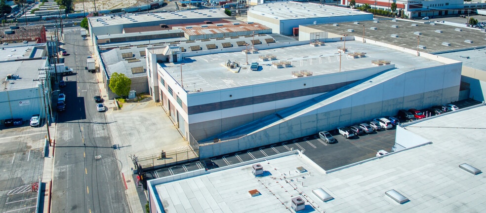 More Photos Of 2035 E 51st St, Los Angeles Manufacturing For Sale
