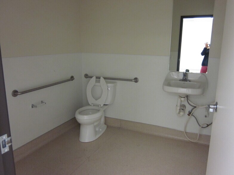 More Photos Of 625 Sebastopol Rd, Santa Rosa General Retail For Lease