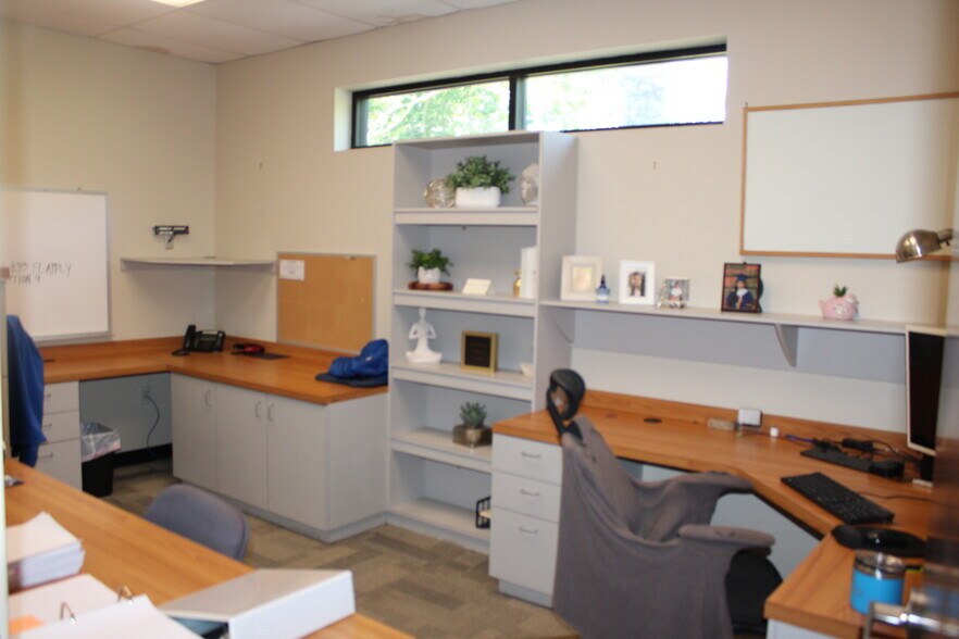 More Photos Of 200 Emerald Bay Dr, Oldsmar Office For Sale