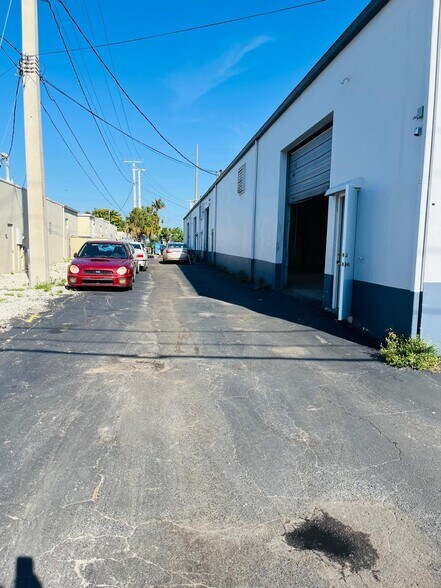 More Photos Of 810 NW 1st Ave, Boca Raton Warehouse For Lease
