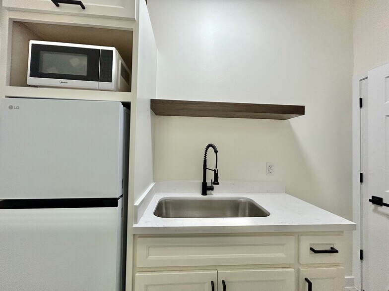 More Photos Of 1113 San Bernardo Ave, Laredo Office For Lease