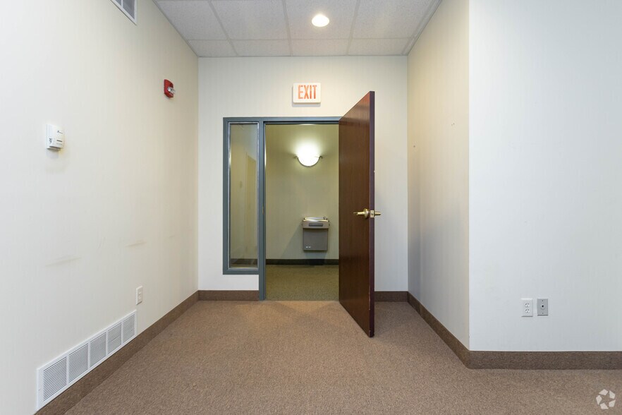 More Photos Of 21 Willow Pond Way, Penfield Office For Lease