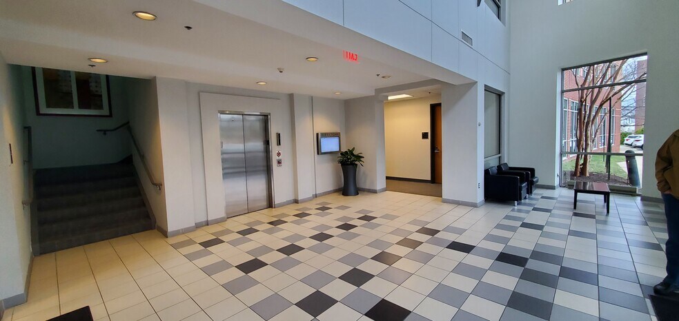 More Photos Of 22375 Broderick Dr, Sterling Office For Sale