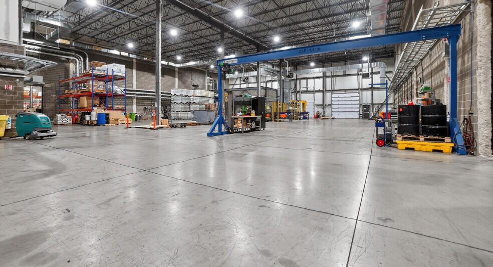 More Photos Of 960-1000 Rue Parent, St-Bruno-de-Montarville Distribution For Lease