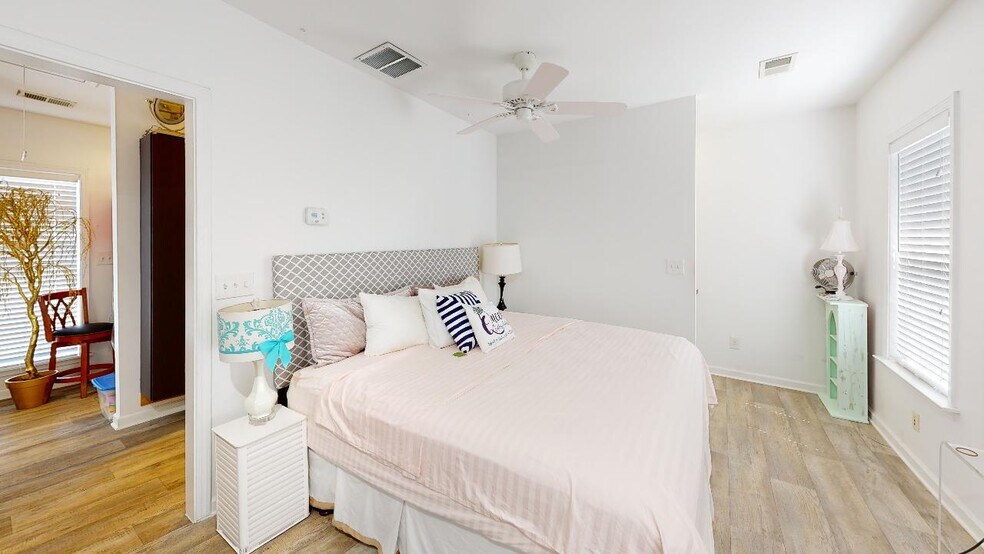 More Photos Of 9010 Main St, Woodstock Freestanding For Sale