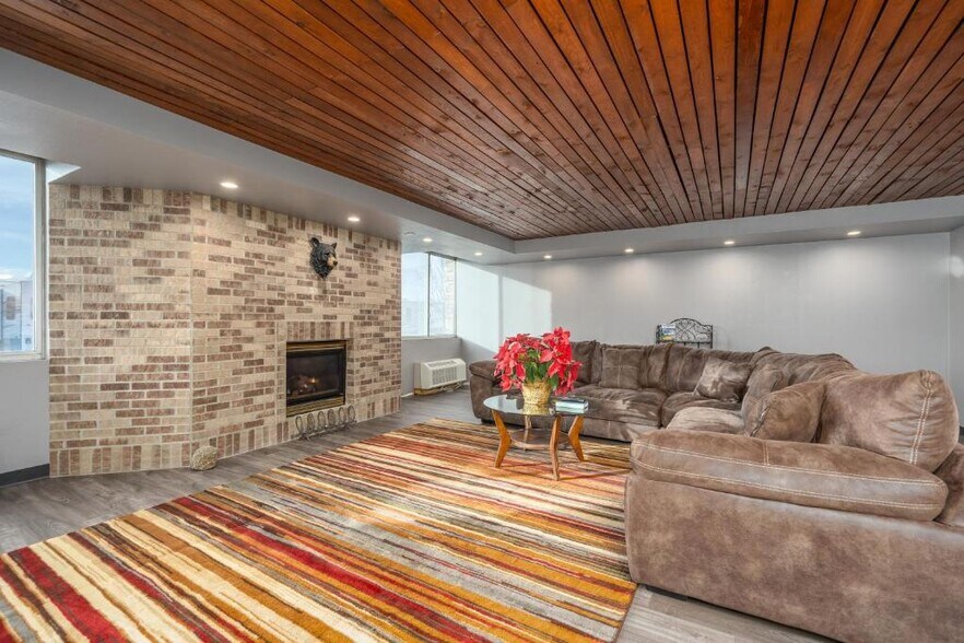 More Photos Of 3200 W Russell St, Sioux Falls Hotel For Sale