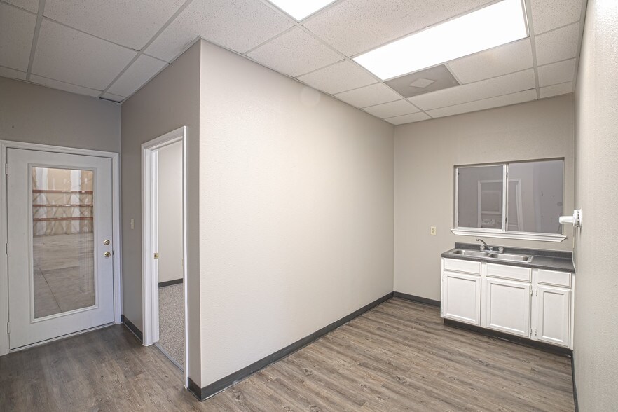 More Photos Of 25275 Budde Rd, Spring Light Distribution For Lease