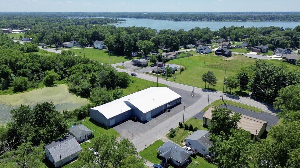 More Photos Of 13501 Morse St, Cedar Lake Industrial For Lease