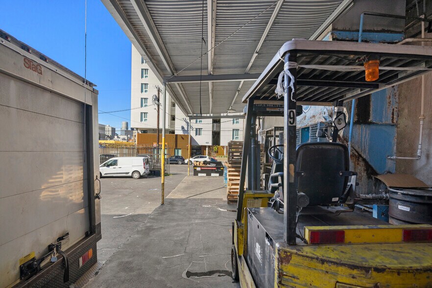 More Photos Of 410-414 Towne Ave, Los Angeles Warehouse For Sale