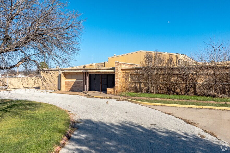 More Photos Of 3101 Armory Rd, Wichita Falls Flex For Sale