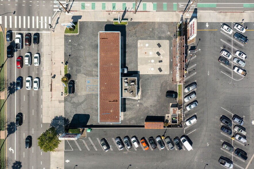 More Photos Of 5560 Van Nuys Blvd, Sherman Oaks Service Station For Sale