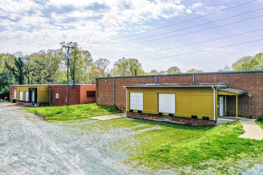 More Photos Of 915 Curtis St, Monroe Distribution For Lease