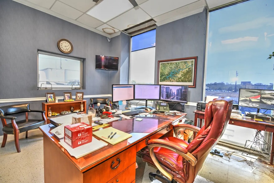 More Photos Of 707 Lane Allen Rd, Lexington Auto Repair For Sale