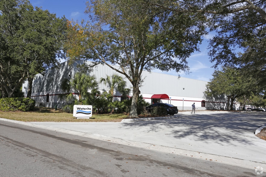 Primary Photo Of 6411 Parkland Dr, Sarasota Manufacturing For Lease