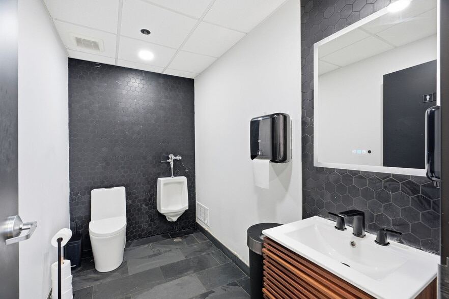 More Photos Of 8201 NE Hickory St, Minneapolis Truck Terminal For Sale