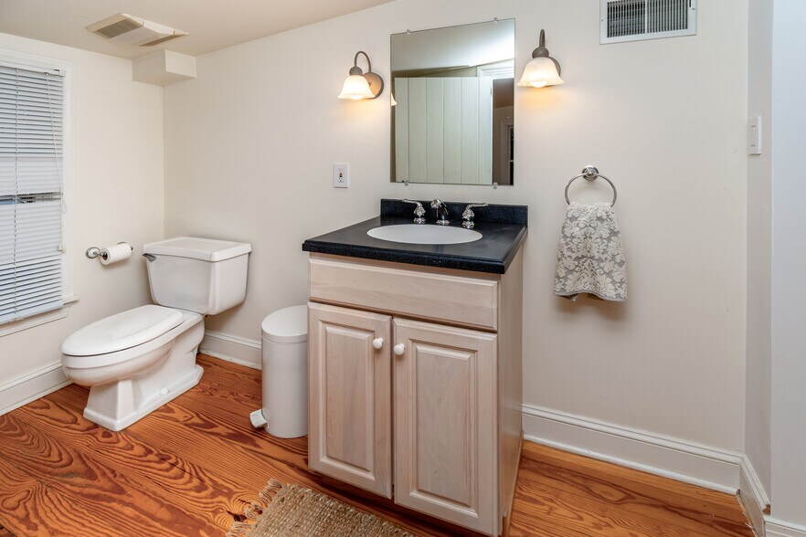 More Photos Of 24 N Main St, Lambertville Office For Sale