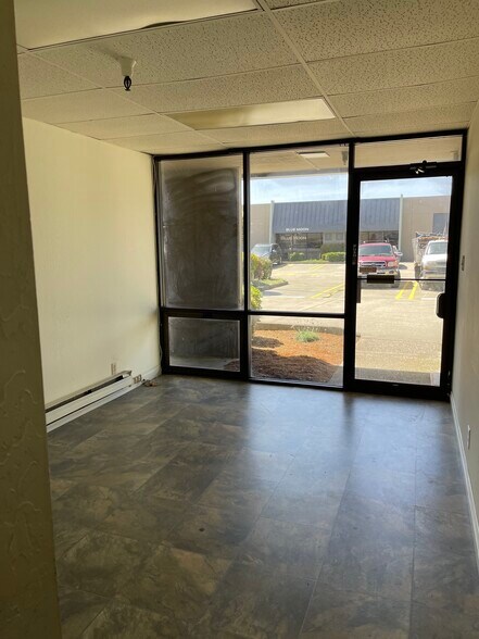 More Photos Of 580 Crespi Dr, Pacifica Warehouse For Sale