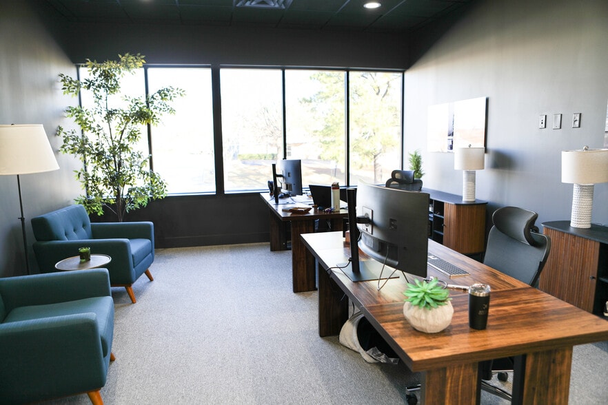 More Photos Of 3595 McCall Pl, Atlanta Distribution For Sale