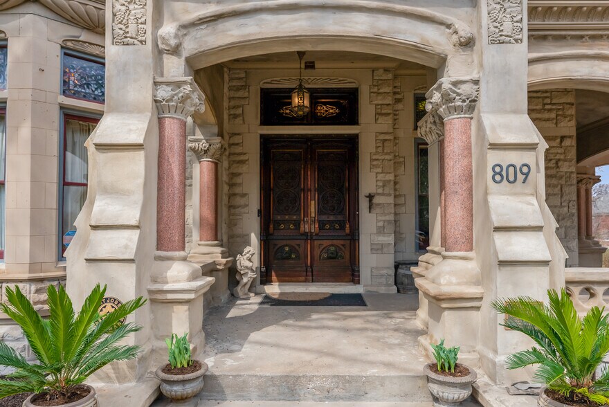 More Photos Of 809 Hall St, Saint Joseph Hospitality For Sale