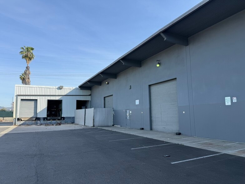 More Photos Of 7535 Woodman Pl, Van Nuys Warehouse For Lease