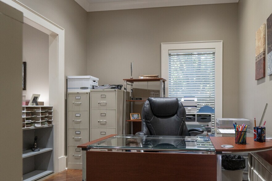 More Photos Of 40 Northtown Dr, Jackson Office Residential For Sale