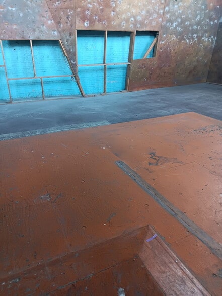 More Photos Of 34 Rapid St, Pontiac Warehouse For Sale