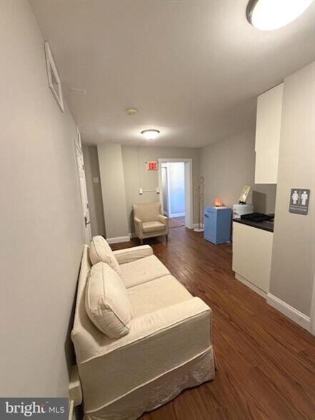 More Photos Of 41 N Main St, New Hope Restaurant For Sale