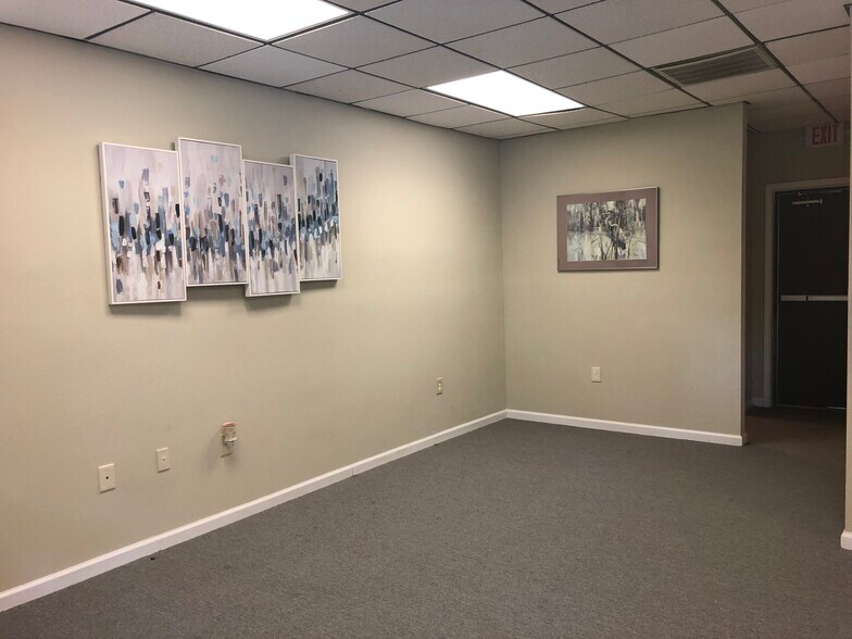 More Photos Of 3707 Fatta Dr, Dickinson Medical For Lease