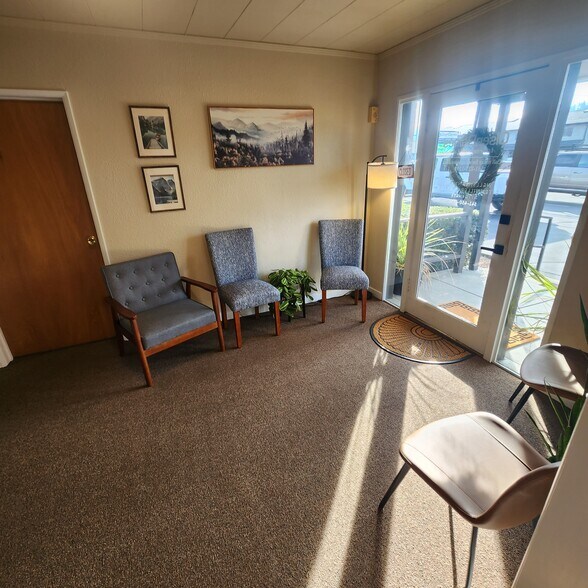 More Photos Of 1980 Redwood Ave, Grants Pass Coworking Space