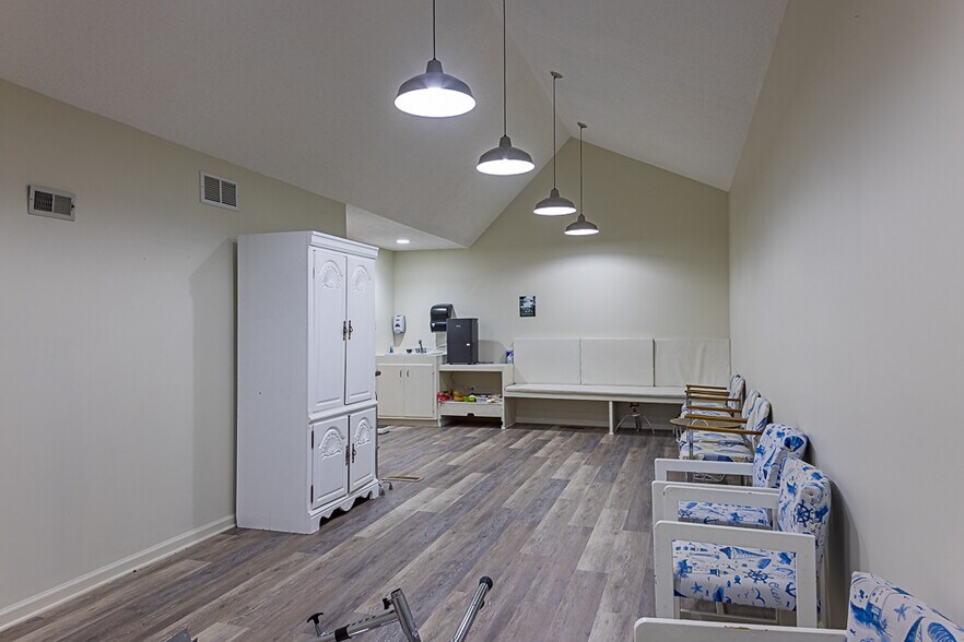 More Photos Of 553 Highway 126, Bristol Office For Sale