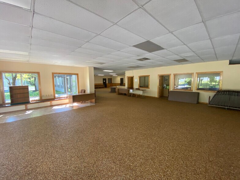 More Photos Of 112 Squires Rd, North Clarendon Auto Dealership For Sale