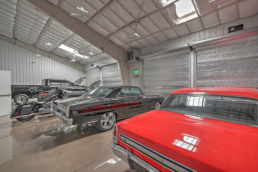 More Photos Of 317 Bluff City Hwy, Bristol Flex For Sale