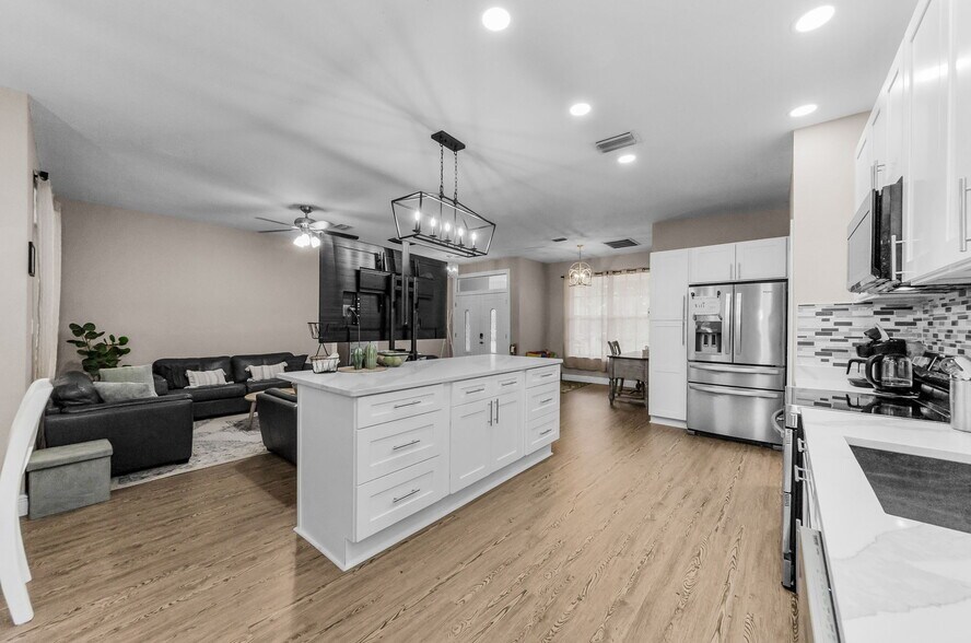 More Photos Of 11748 La Madera Blvd, Port Richey Office For Sale