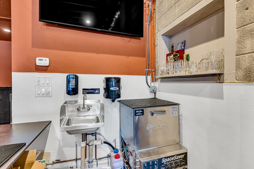 More Photos Of 1011 Del Paso Blvd, Sacramento Restaurant For Sale