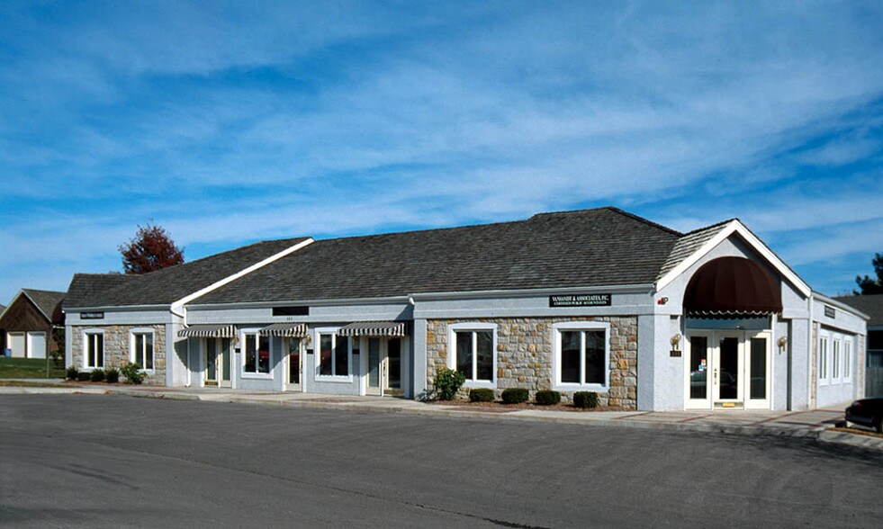 More Photos Of 688 SE Bayberry Ln, Lee's Summit Unknown For Lease