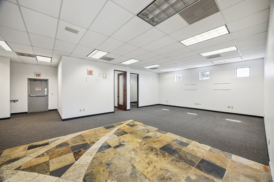 More Photos Of 500 Durham Dr, Houston Office For Lease