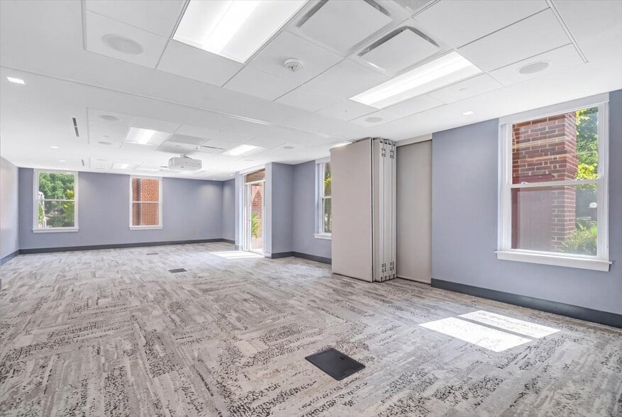 More Photos Of 4220 King St, Alexandria Office For Sale