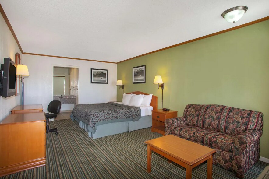 More Photos Of 550 S Florence St, Wichita Hotel For Sale