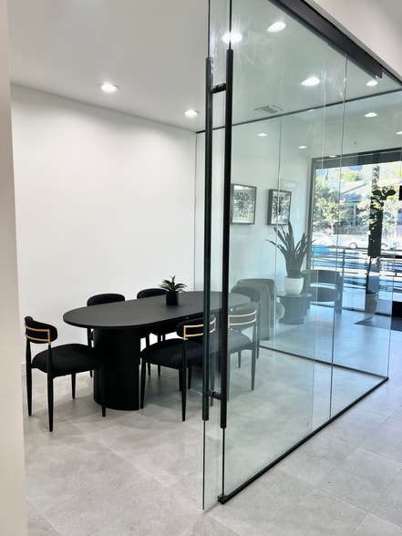 More Photos Of 3130-3136 1/2 Foothill Blvd, La Crescenta Unknown For Lease